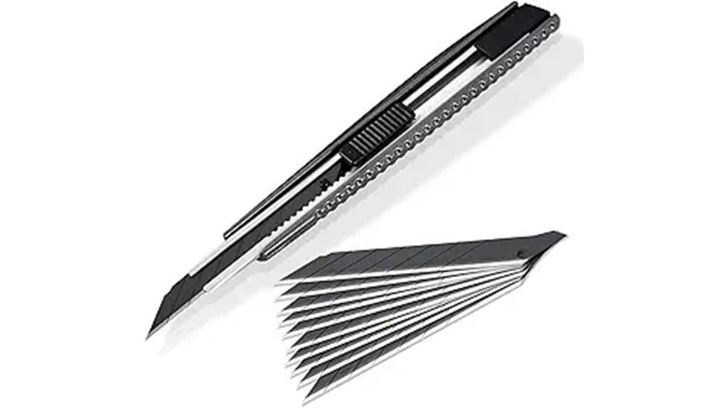 retractable knife with blades